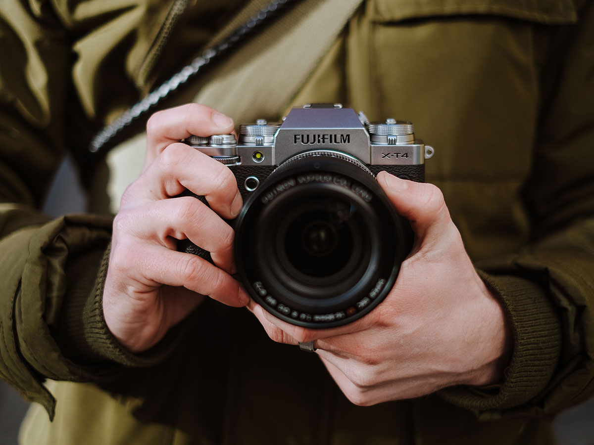 Najnowszy Fujifilm X-T4 ma w pudełku przejściówkę USB-C na audiojacka