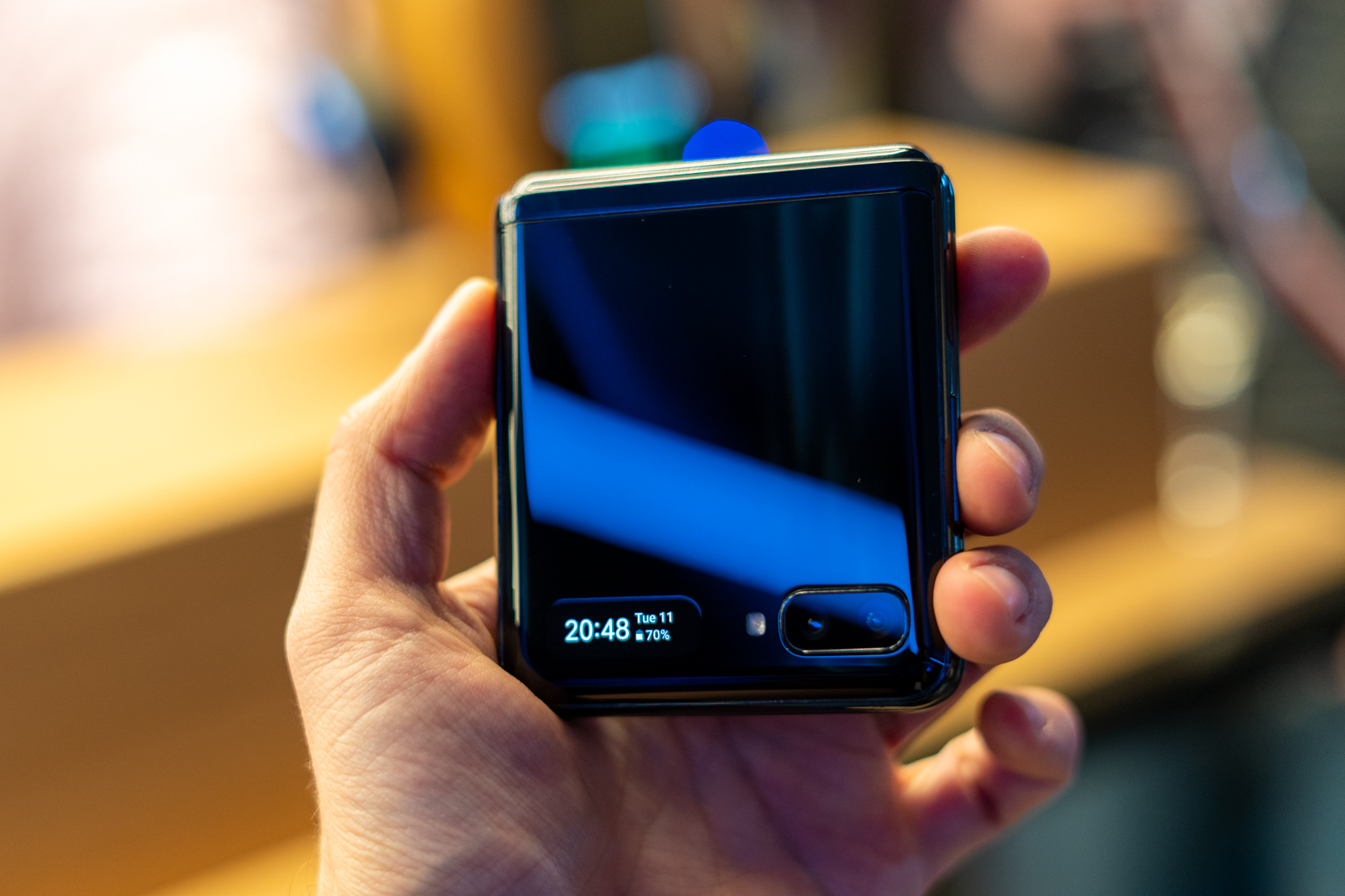 samsung galaxy z flip class="wp-image-1085781" 