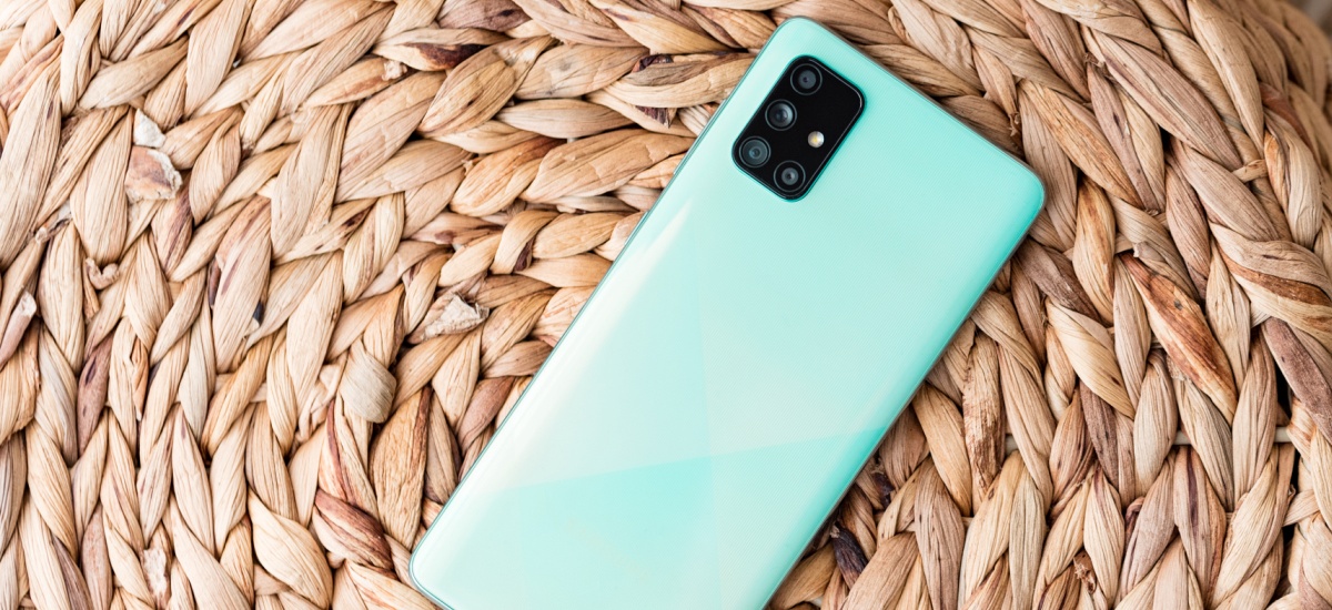 Samsung Galaxy A71 to świetny, ale zbyt drogi smartfon - recenzja