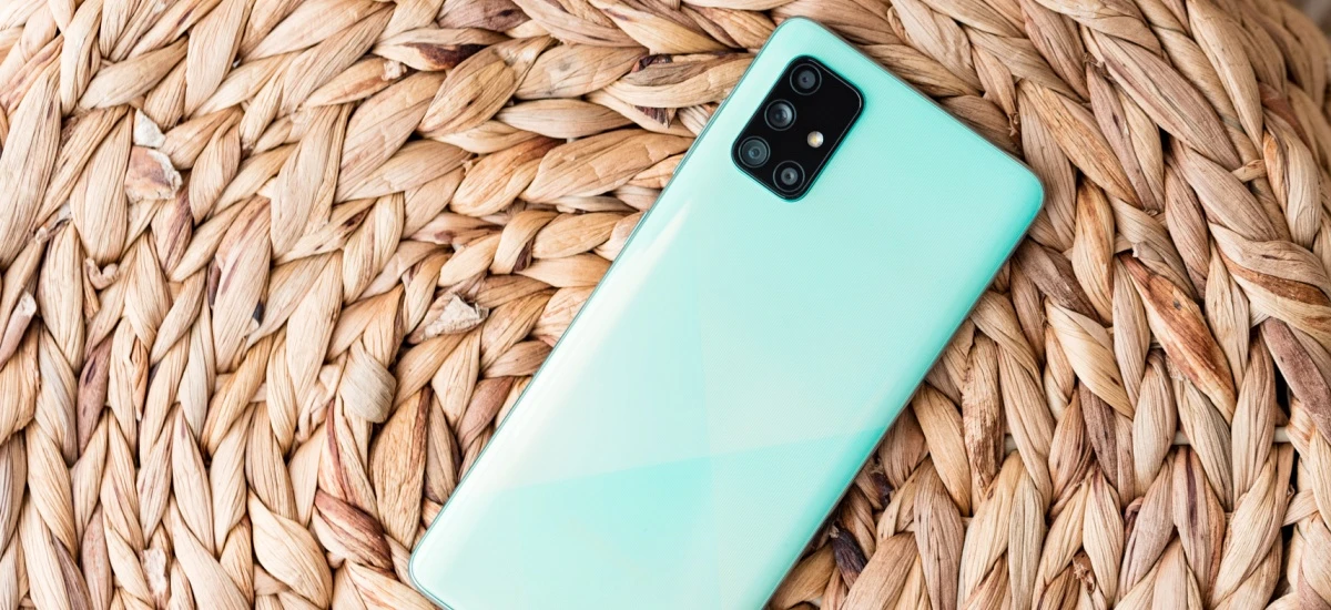 Samsung Galaxy A71 to świetny, ale zbyt drogi smartfon - recenzja