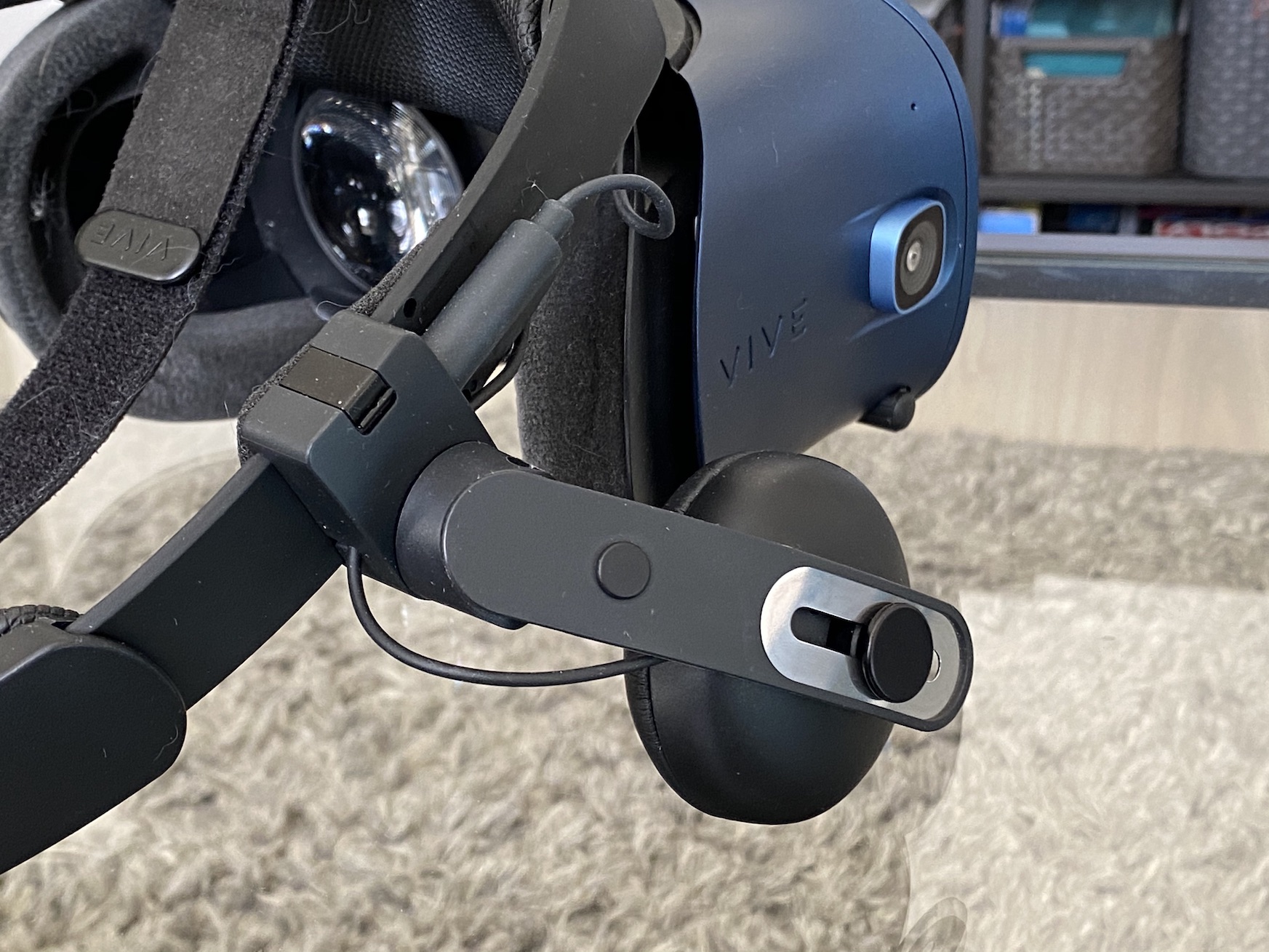 htc vive cosmos elite class="wp-image-1118131" 