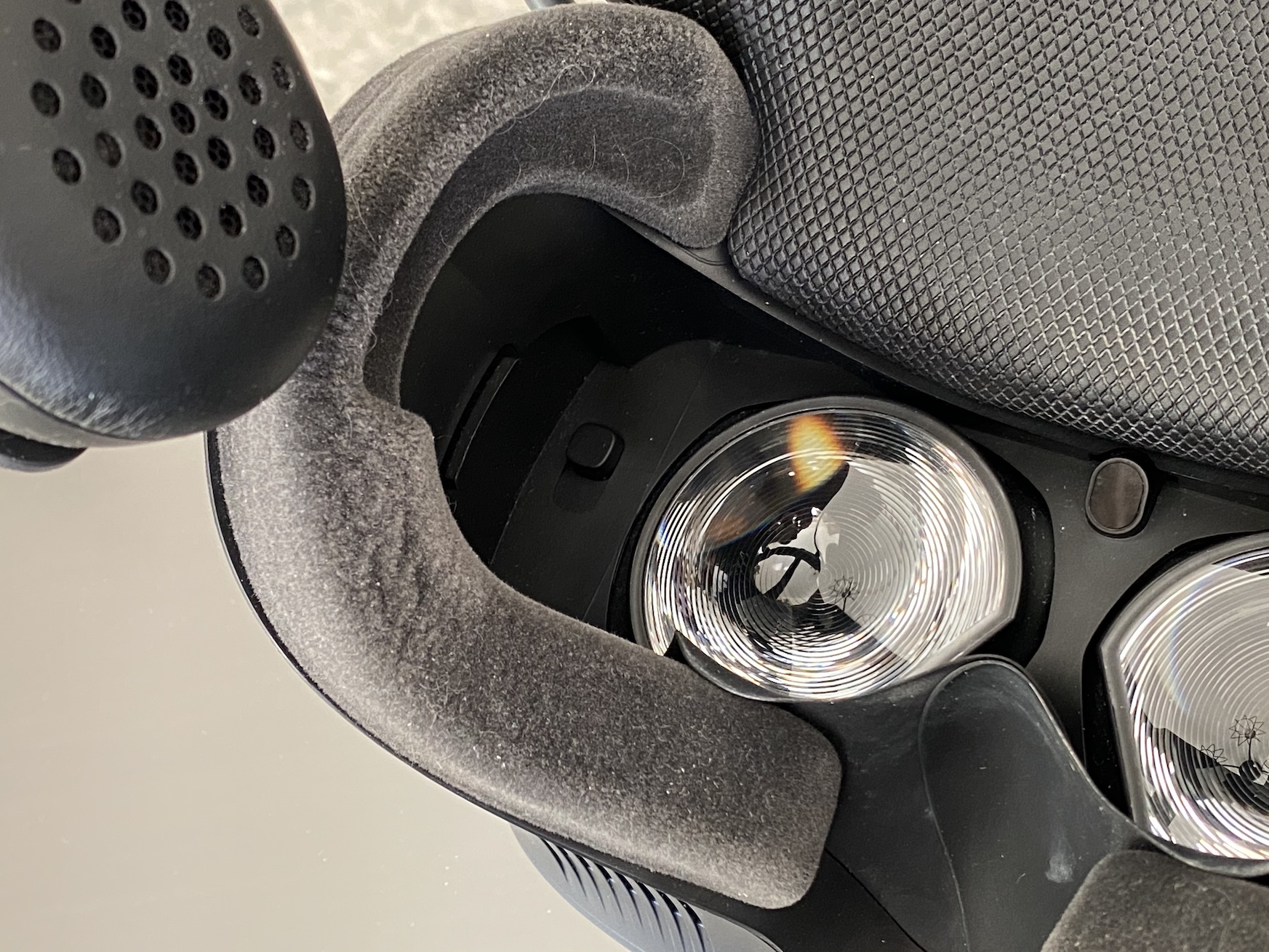htc vive cosmos elite class="wp-image-1118134" 