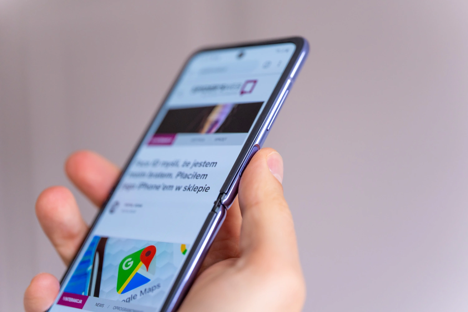 samsung galaxy z flip class="wp-image-1102592" 