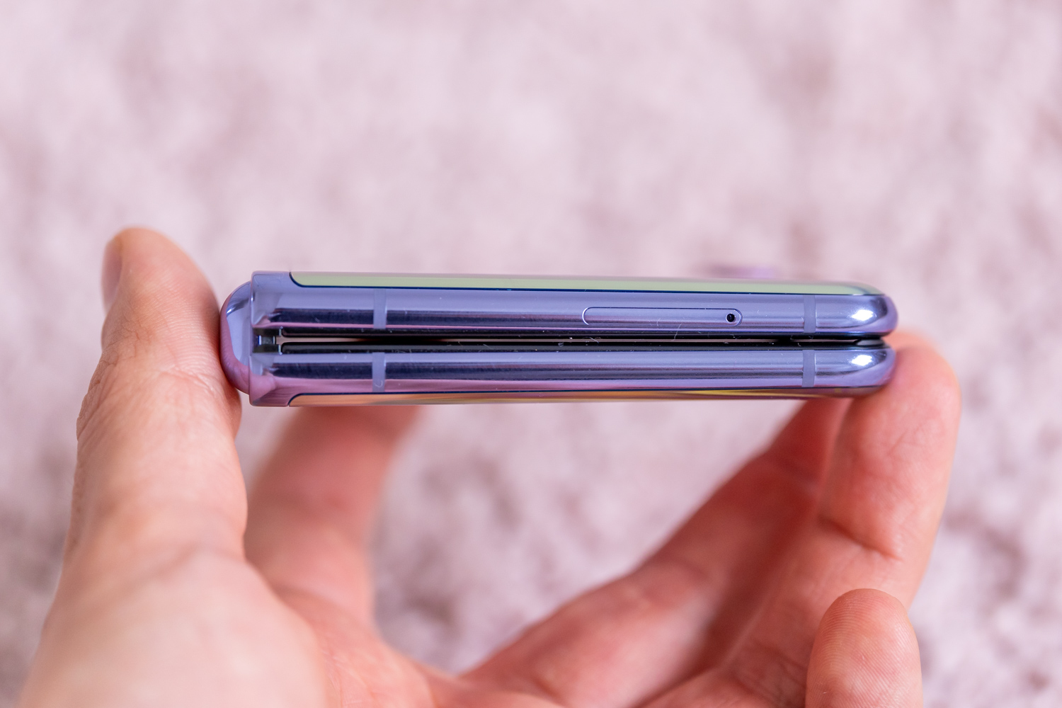 samsung galaxy z flip class="wp-image-1102589" 