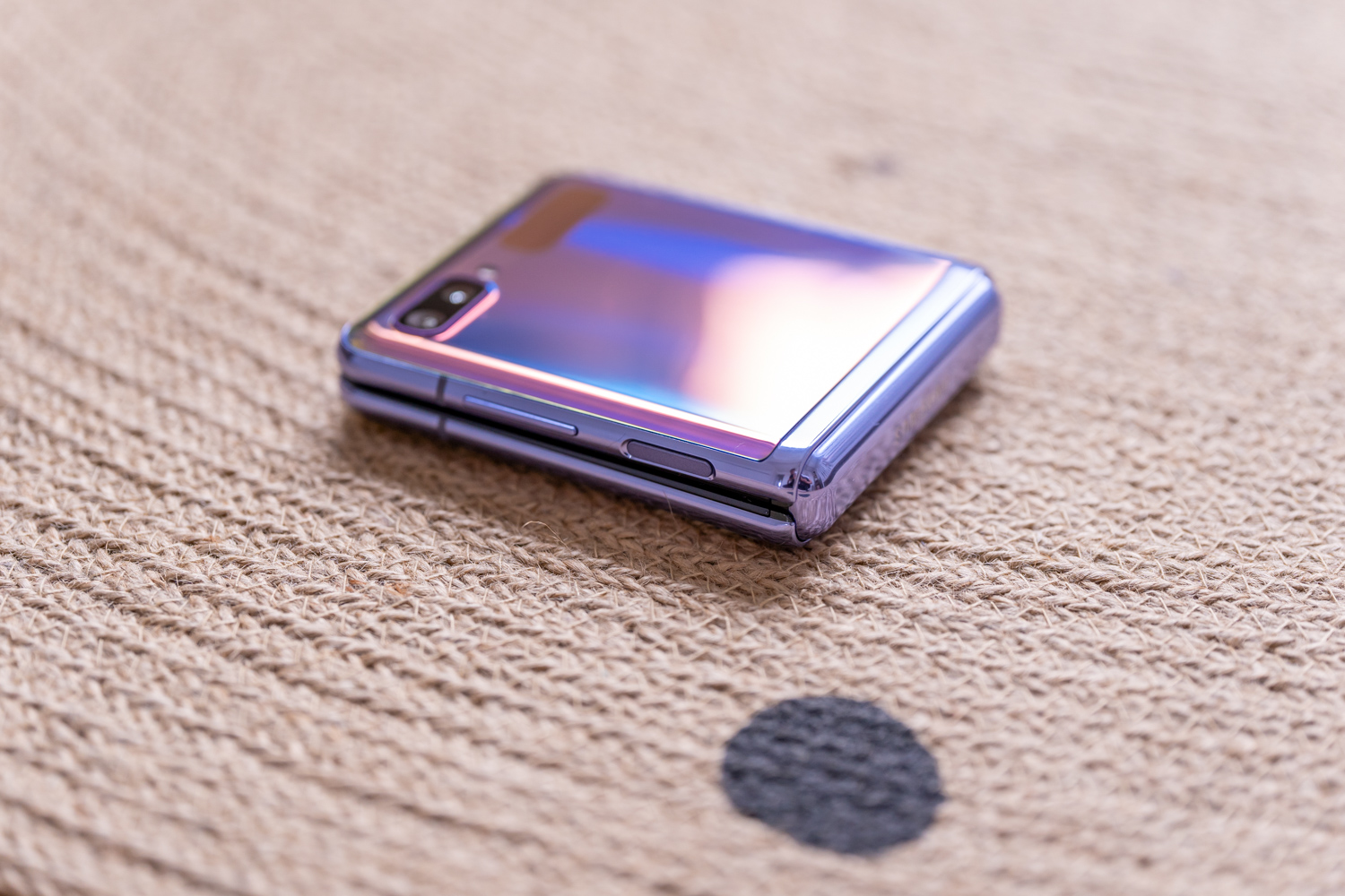 samsung galaxy z flip class="wp-image-1102577" 