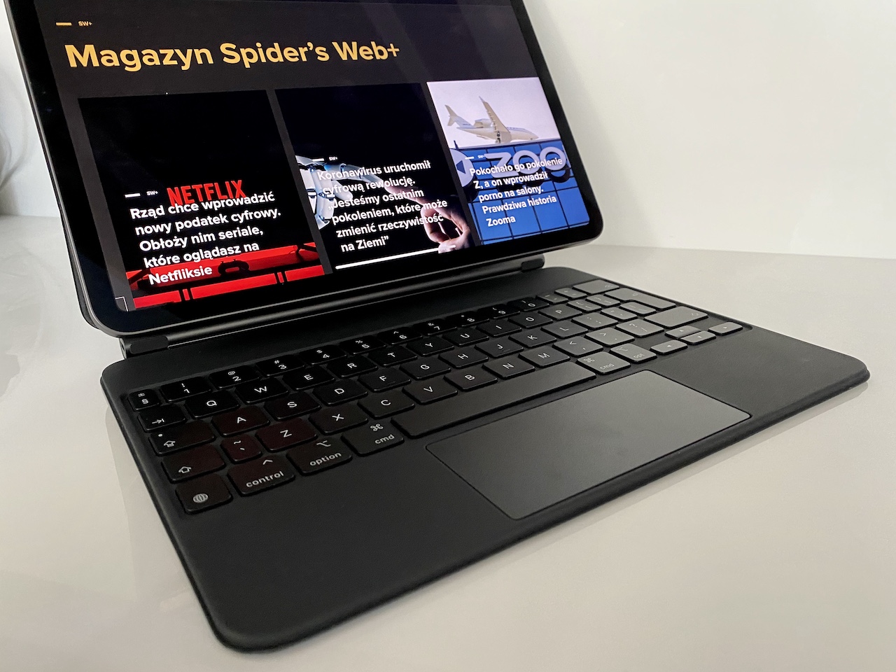 Magic Keyboard zmienia iPada Pro 11 w – tfu tfu – hybrydowy PC