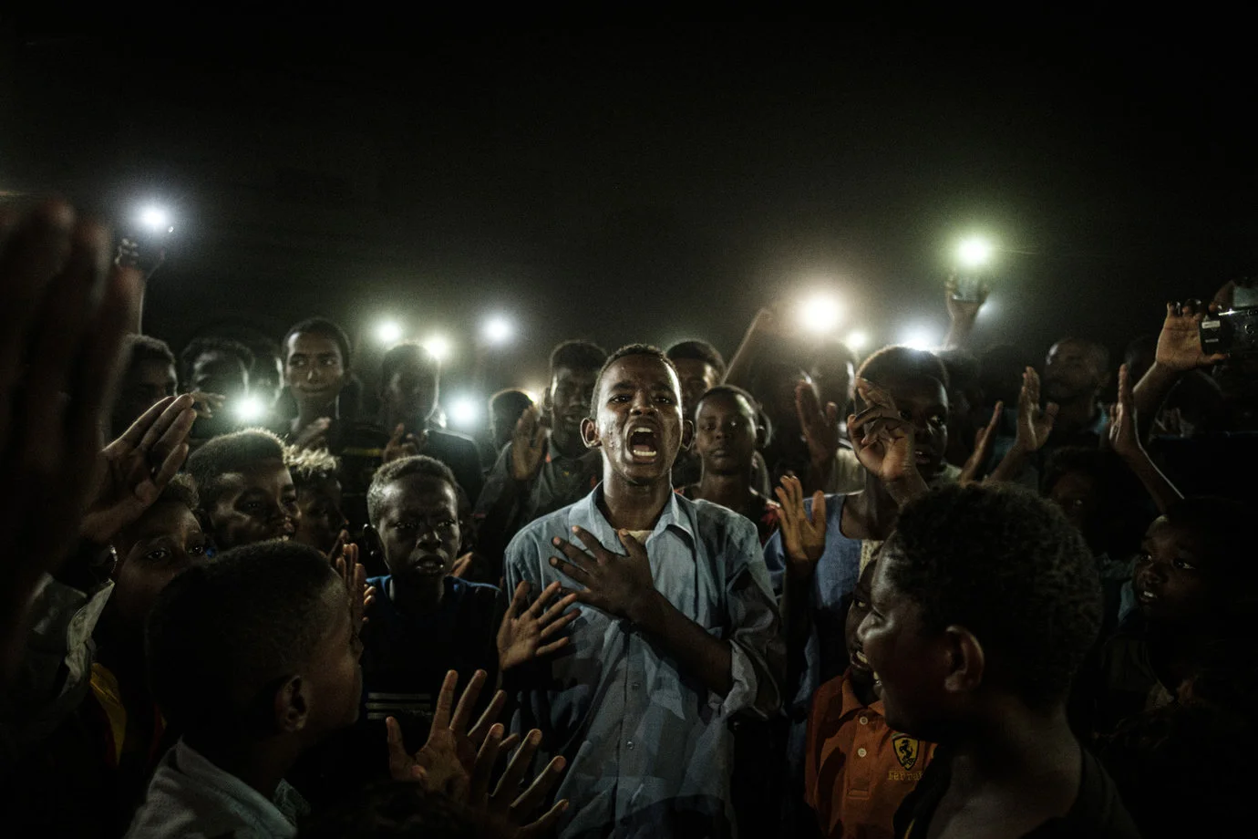 Fot. Yasuyoshi Chiba / Agence France Presse, &quot;Straight Voice&quot;, World Press Photo of the Year 2020 class="wp-image-1128574" 