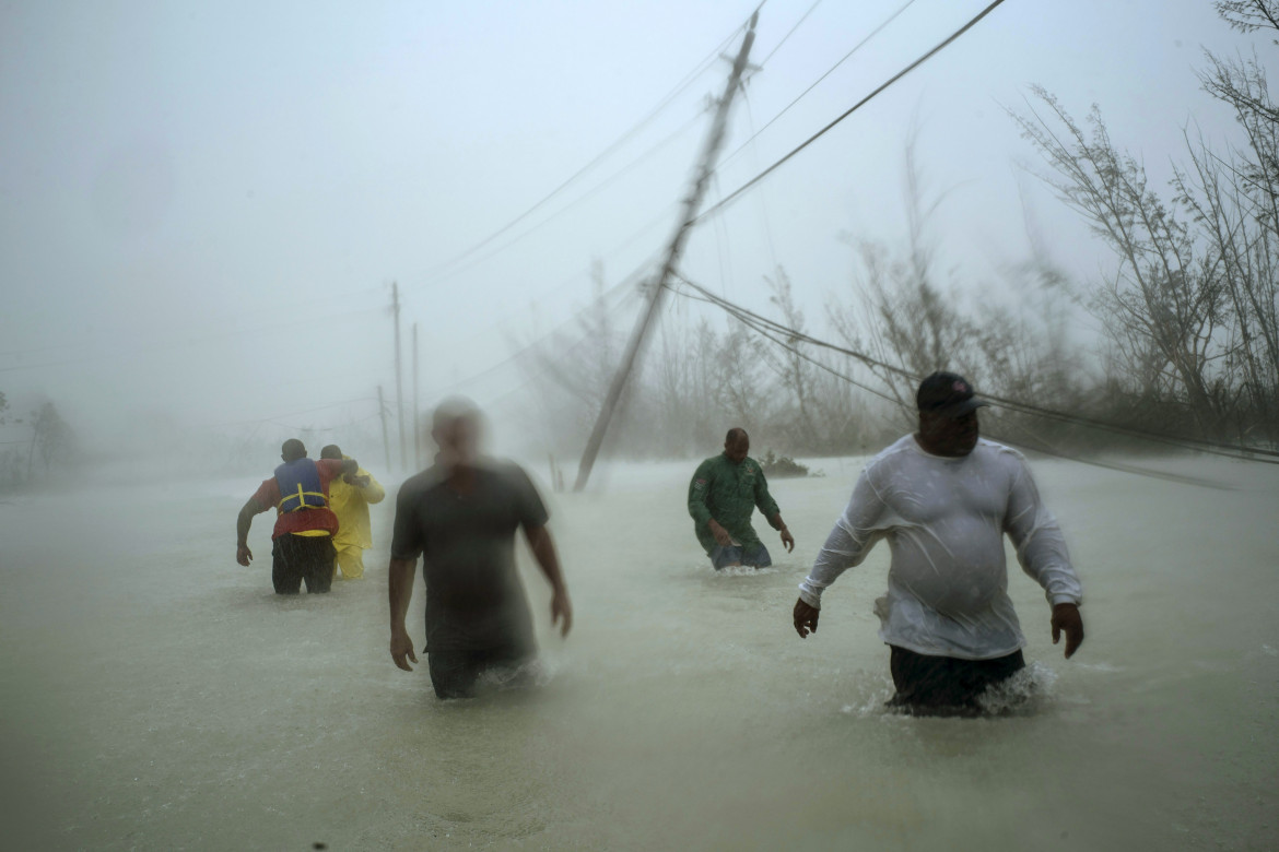 Fot. Ramon Espinosa / Associated Press, "Dorian’s Devastation". 3. miejsce w kategorii Spot News class="wp-image-1128691"