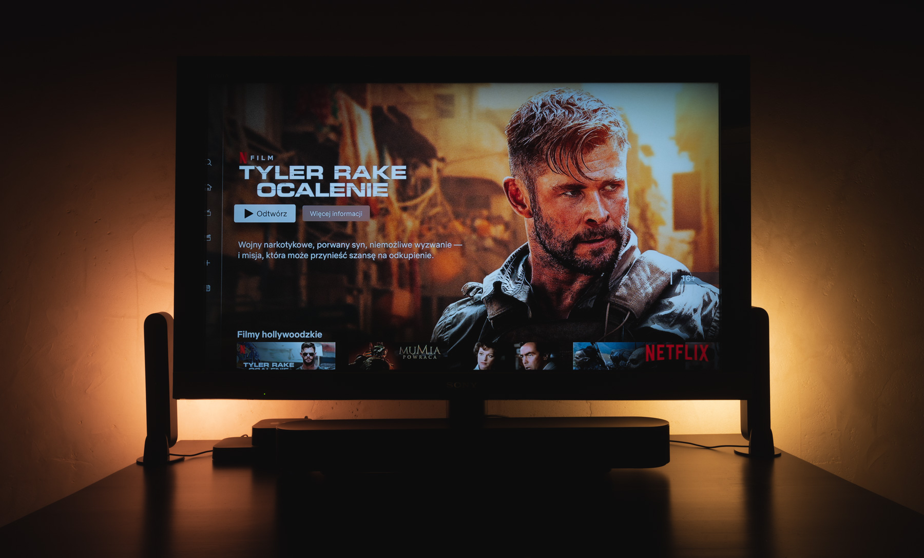 Oglądanie filmów już nigdy nie będzie takie samo. Philips Hue Play HDMI Sync Box – recenzja