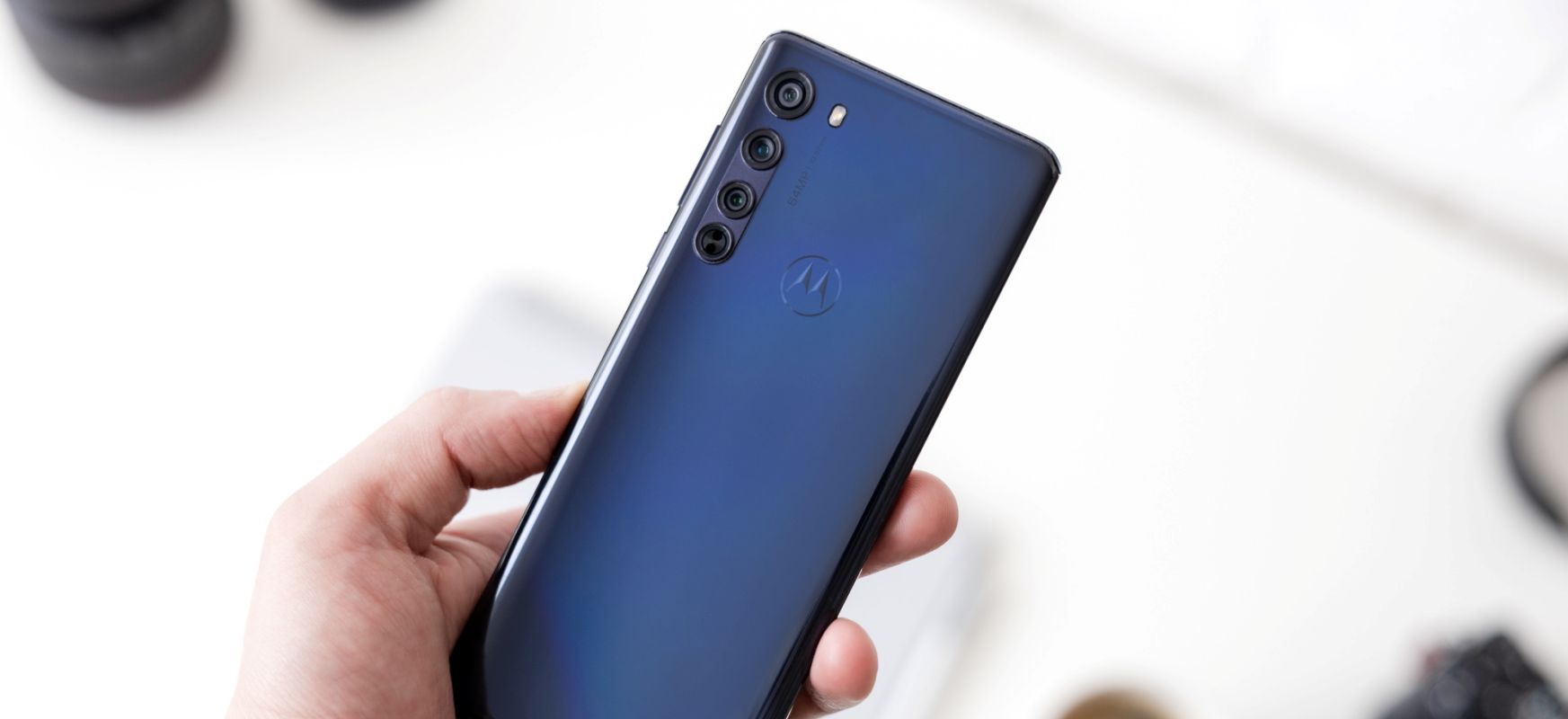 Nie tylko Xiaomi. Motorola też będzie ładować telefony w powietrzu