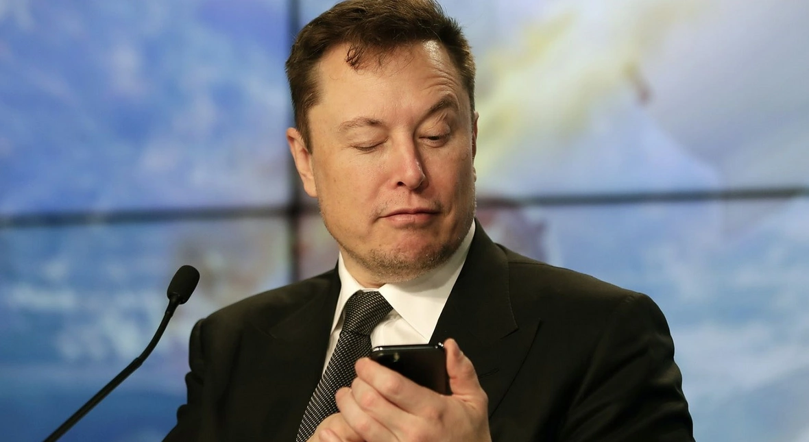 Okrutnie, bez empatii i na ślepo tnąc maczetą. Tak zwalnia Elon Musk