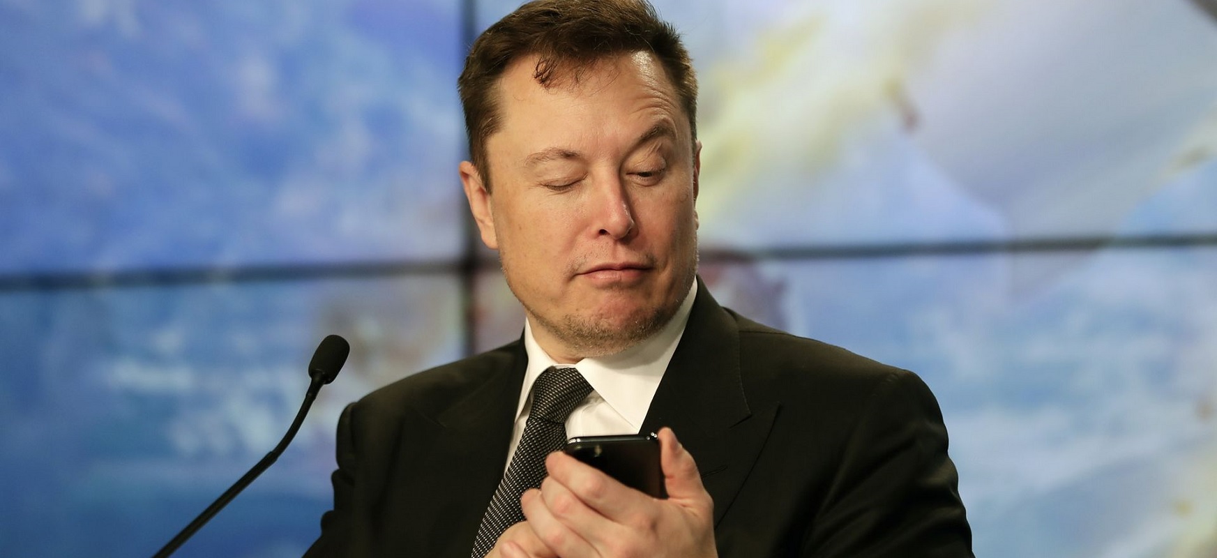 Okrutnie, bez empatii i na ślepo tnąc maczetą. Tak zwalnia Elon Musk