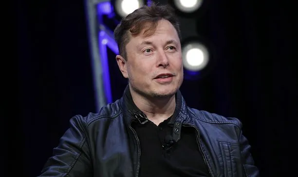 Elon Musk mówi: Facebook ssie!