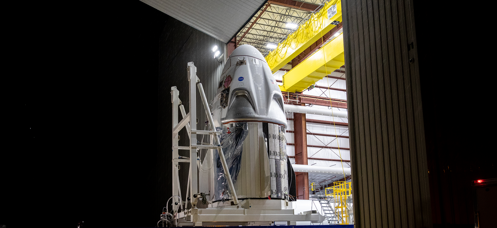 Zdjęcie dnia: Falcon 9 gotowy do pierwszego lotu załogowego na orbitę