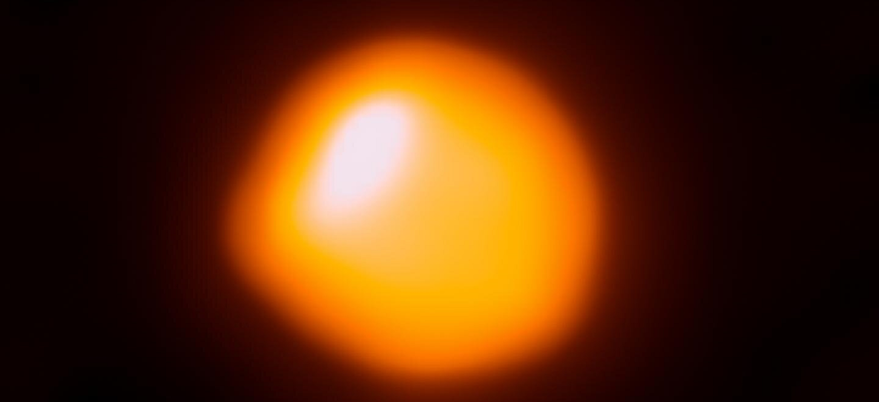 Plamy na Betelgezie zmyliły naukowców. Myśleli, że dogorywa, ale na fajerwerki jeszcze poczekamy