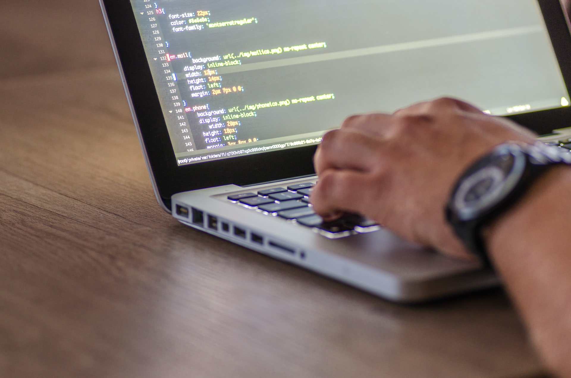 Kasa i satysfakcja. 65 tys. programistów powiedziało, jak to jest być takim programistą