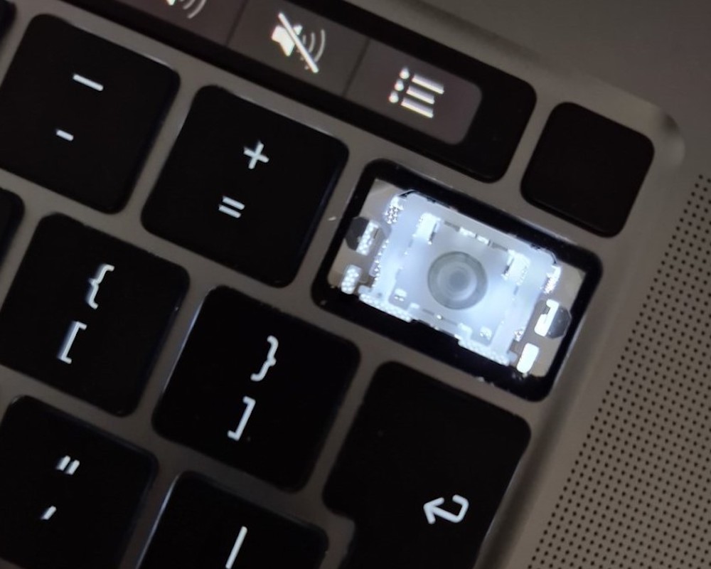 macbook-pro-16-sticky-delete class="wp-image-1164640" 