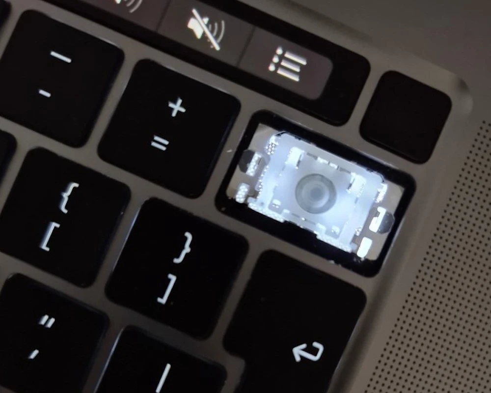 macbook-pro-16-sticky-delete class="wp-image-1164640"
