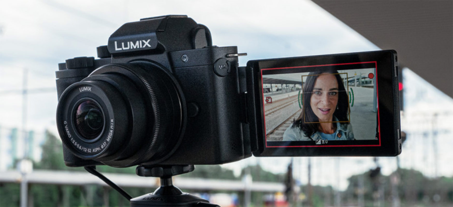 Panasonic Lumix G100 to pierwszy aparat Mikro Cztery Trzecie stworzony dla vlogerów