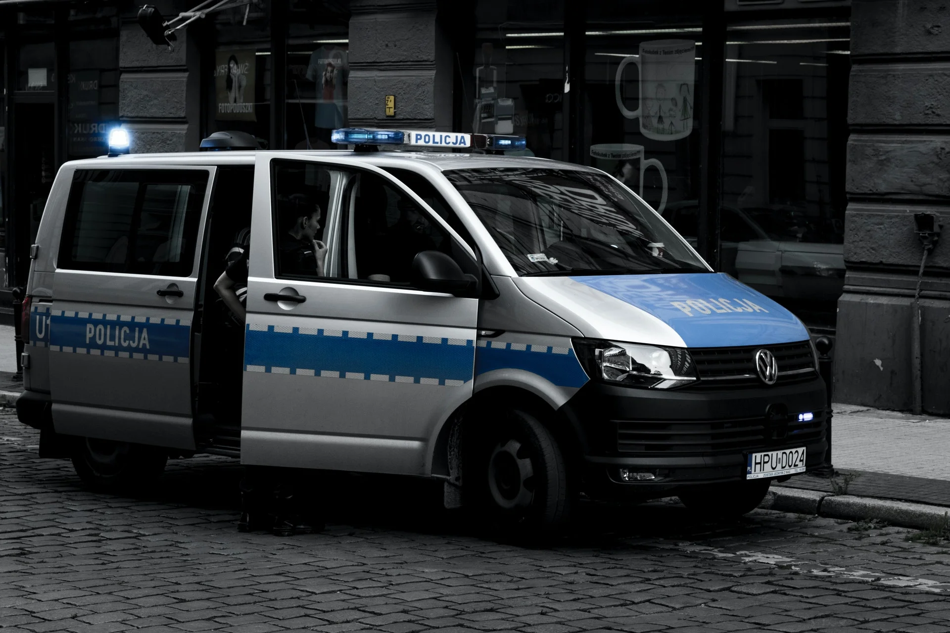Oszustwo na Blika. Policja szukała mężczyzny z tatuażami. Okazało się, że już był zatrzymany