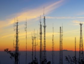 Z kim budować 5G? Powinniśmy sami testować technologię 
