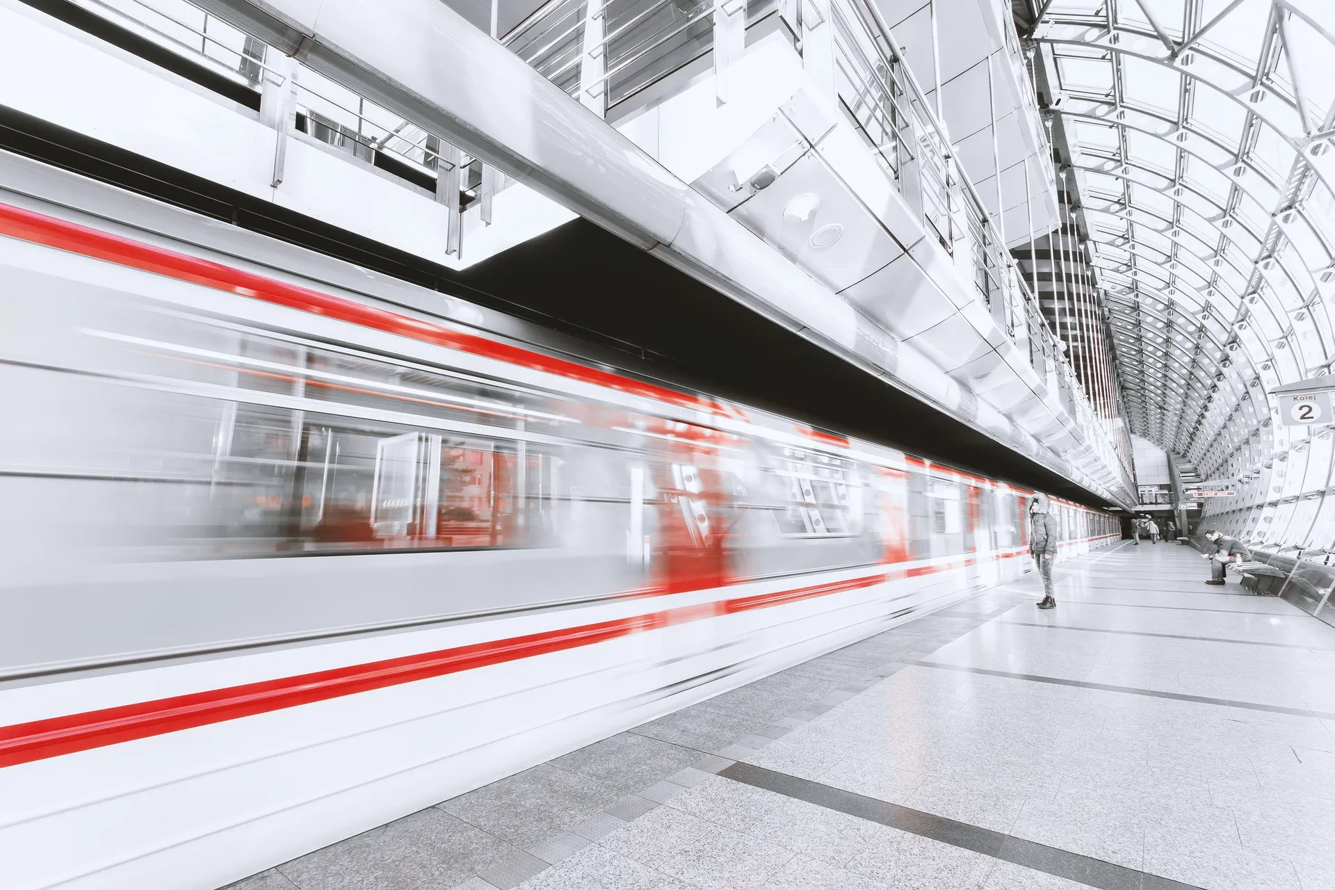 Pracować można niby wszędzie, jednak podróż to zazwyczaj przerwa w pracy. Dzięki PKP Intercity nie musi tak być