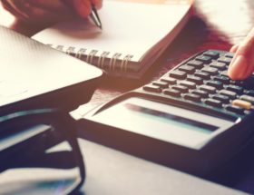 Będzie taniej czy drożej? Zależy którego rabina zapytacie