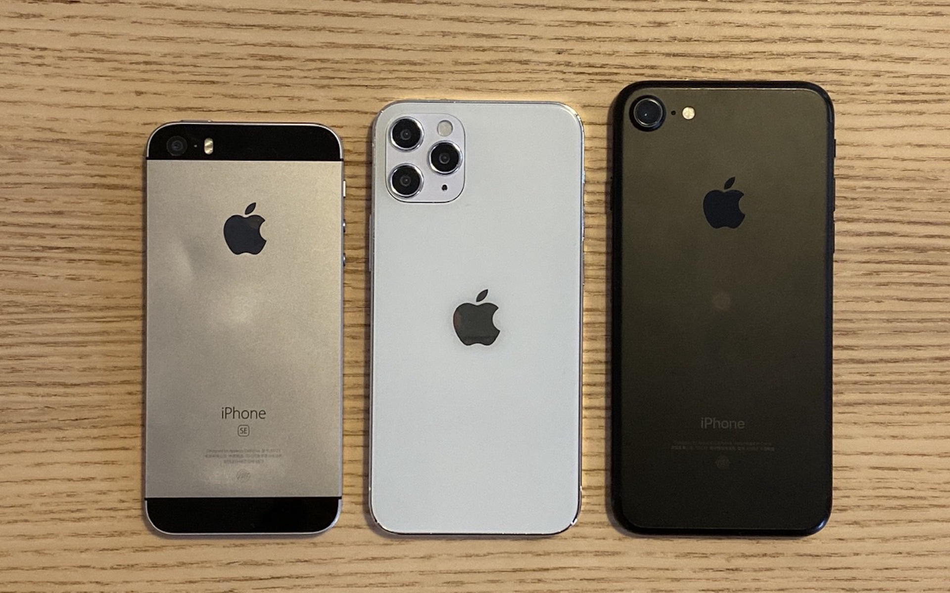 iphone 12 dummy model class="wp-image-1207453"