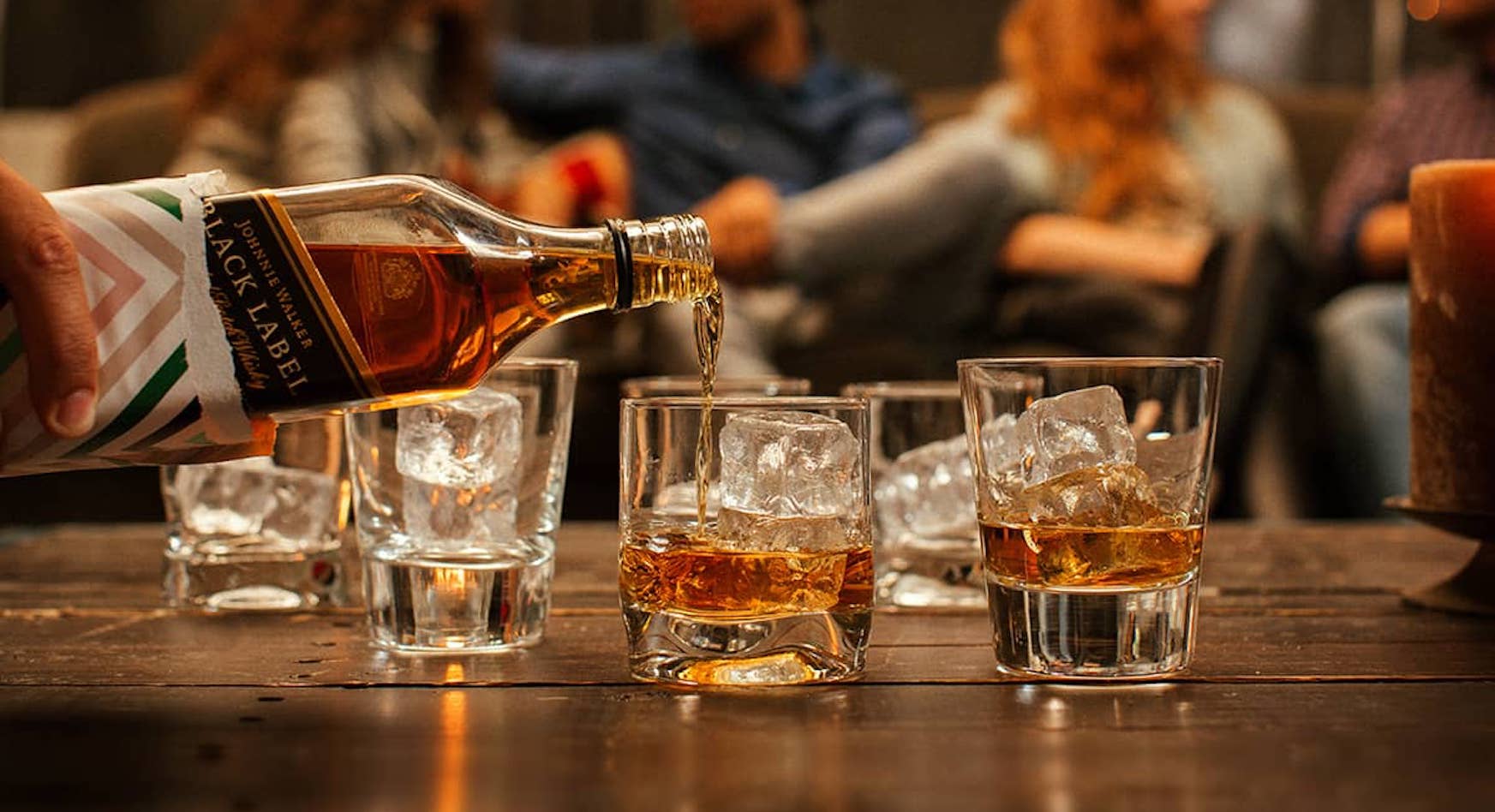 Johnnie Walker w papierowej butelce. Czy ta zmiana wyjdzie nam... na zdrowie?