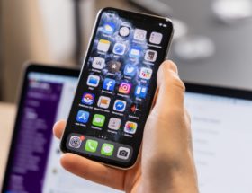 Apple zatrudnia ludzi do pracy nad polską Siri. Możliwe, że iPhone zrozumie polecenia po polsku