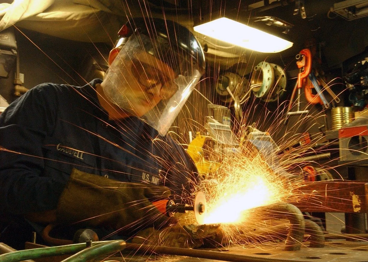 Polak stworzył niezniszczalny materiał. Idealny do produkcji zapięć rowerowych i… pancerzy dla wojska