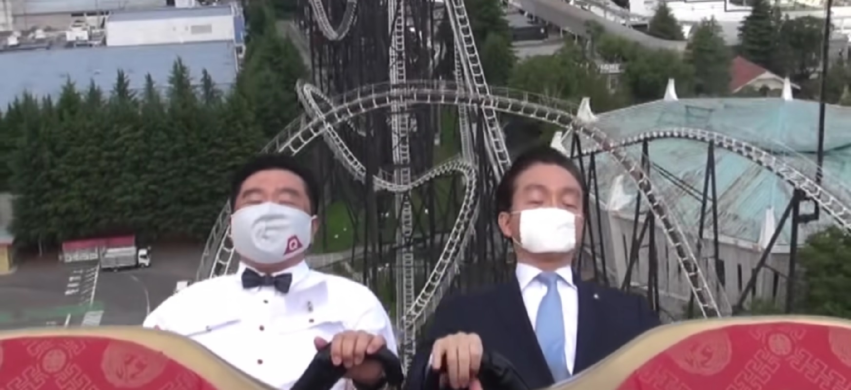 Można jeździć, nie można krzyczeć. Covid zamknął usta ludziom na japońskich rollercoasterach