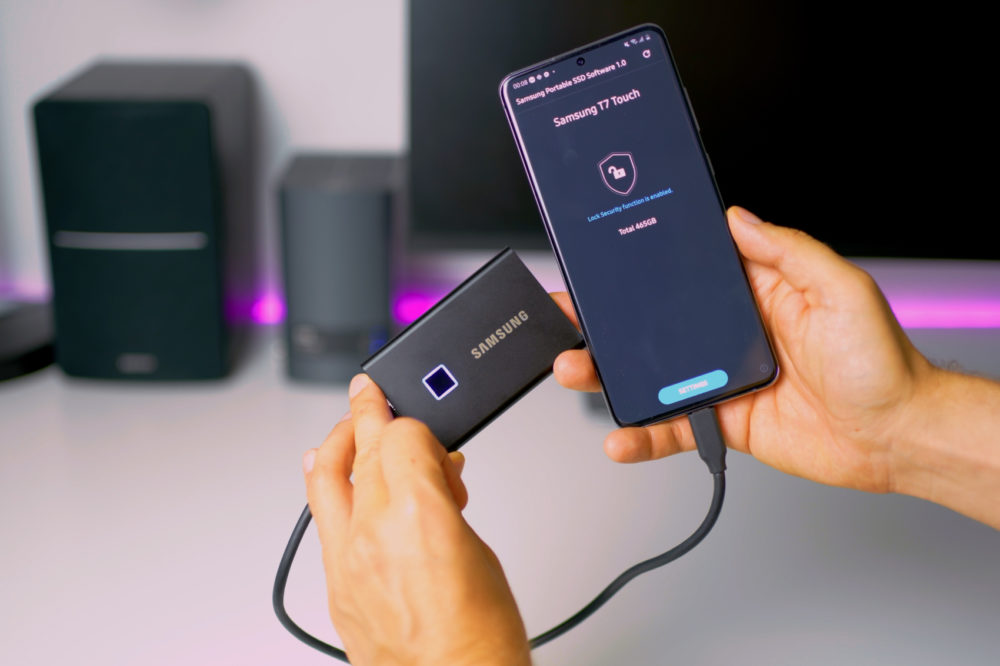 Jeśli Twój komputer nie jest wyposażony w złącza USB C to dyski SSD T7 i T7 Touch posiadają dwa kable – USB C i USB A – nie musisz martwić się, że dysk nie będzie kompatybilny z urządzeniem class="wp-image-1214014"