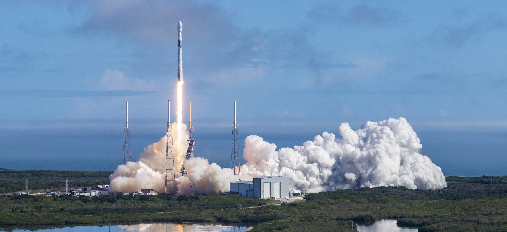 60 satelitów Starlink trafi dzisiaj na orbitę. Będą widoczne z Polski