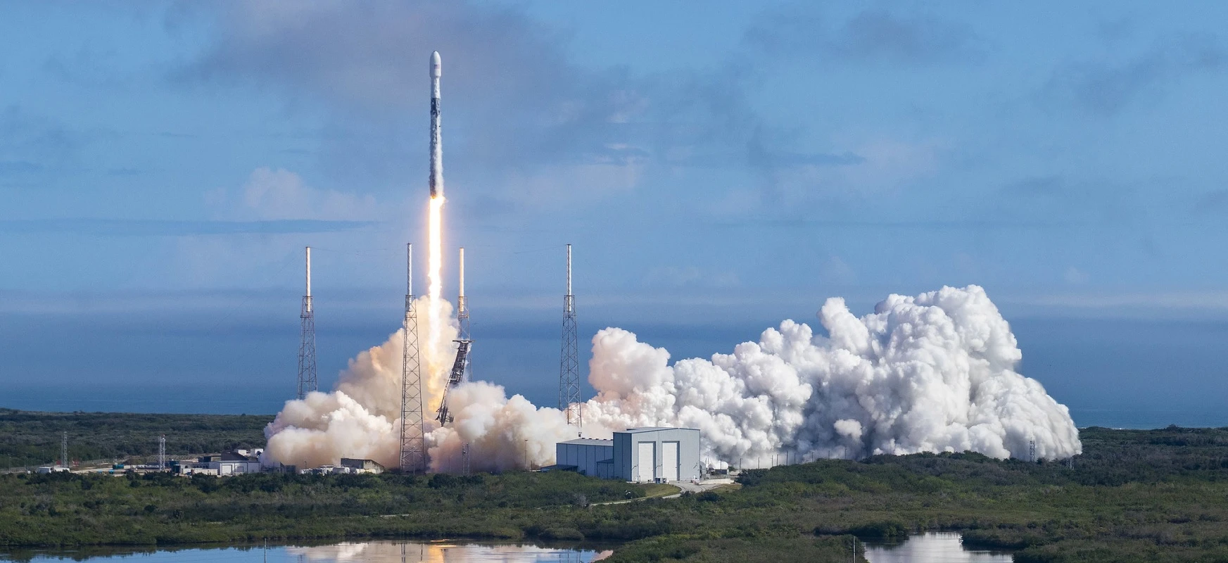 60 satelitów Starlink trafi dzisiaj na orbitę. Będą widoczne z Polski