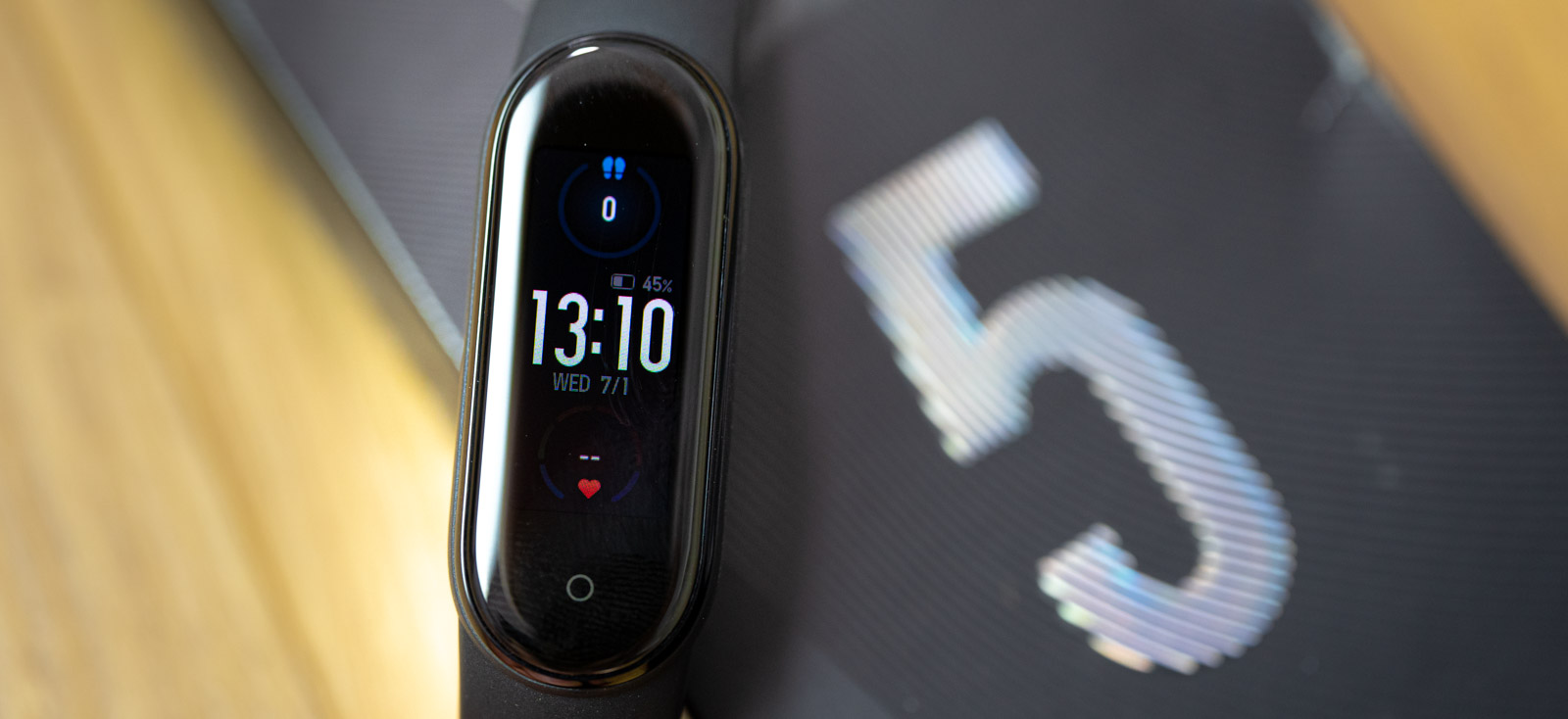 Dwa tygodnie z Xiaomi Mi Band 5. Co na plus, co na minus?