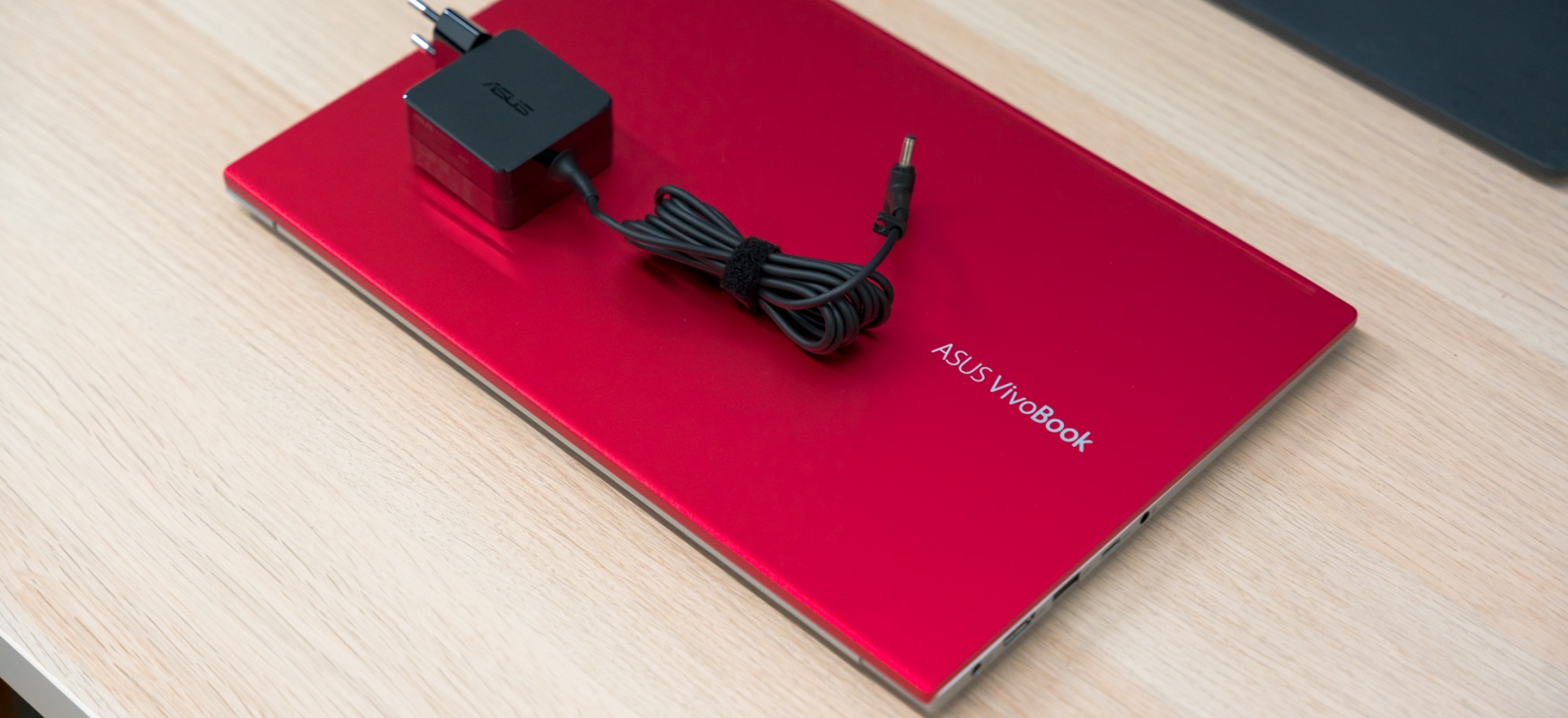Aż trudno uwierzyć, że kosztuje tylko tyle. Asus VivoBook S14 - recenzja