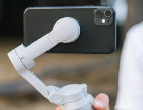 DJI OM 4. Pierwszy stabilizator do smartfonów, który mnie do siebie przekonał – recenzja