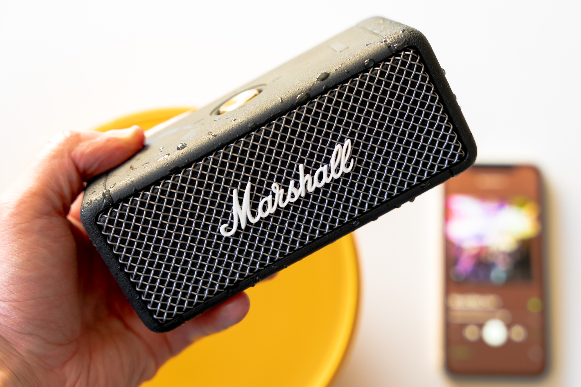 Marshall Emberton opinie. Jaki głośnik Bluetooth wybrać? class="wp-image-1325158"
