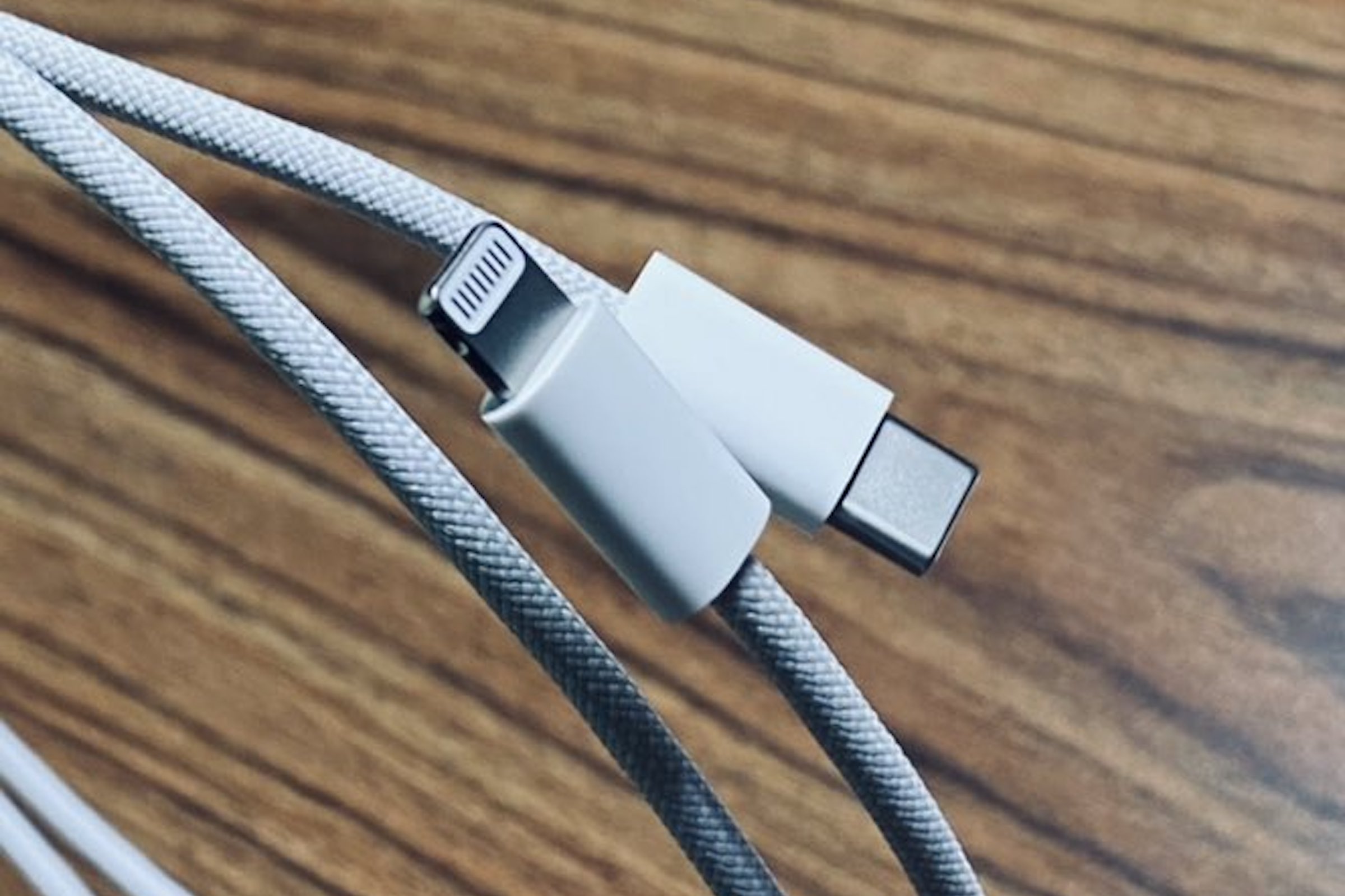 iphone-12-lightning-oplot-kabel-przewod 1 class="wp-image-1434269"
