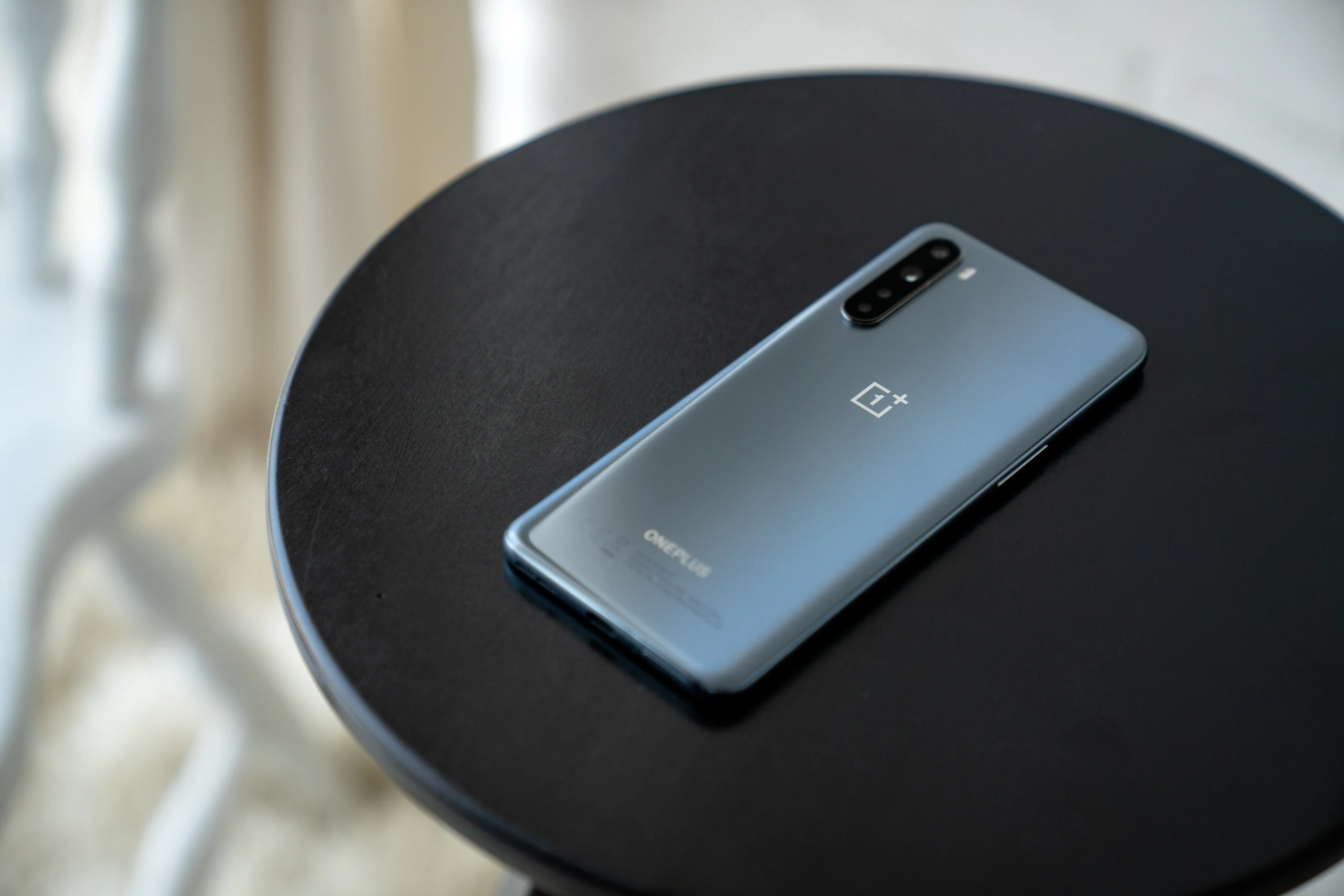 Smartfony OnePlus trafiają do sprzedaży u operatorów