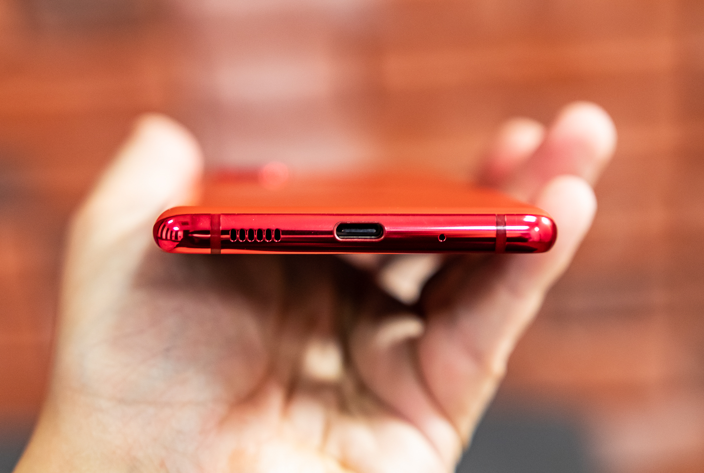 Samsung Galaxy S21 - ładowarka i słuchawki sprzedawane osobno