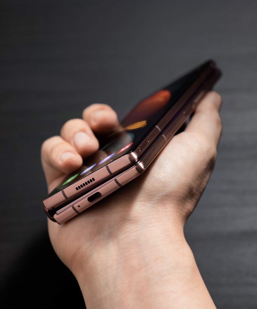 Samsung Galaxy Z Fold 2 class="wp-image-1408619"