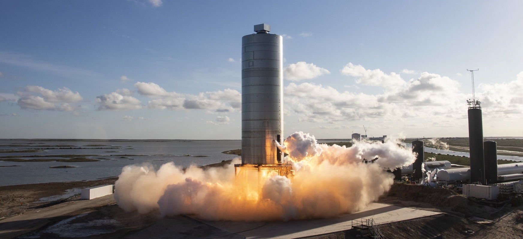 SpaceX zrobił to ponownie. Starship wzniósł się na 150 metrów i spokojnie wylądował