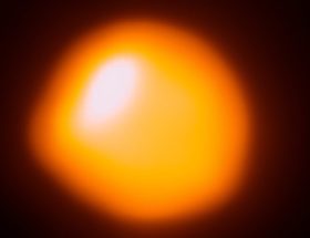 Betelgeza wcale nie jest taka duża i wcale nie jest tak daleko