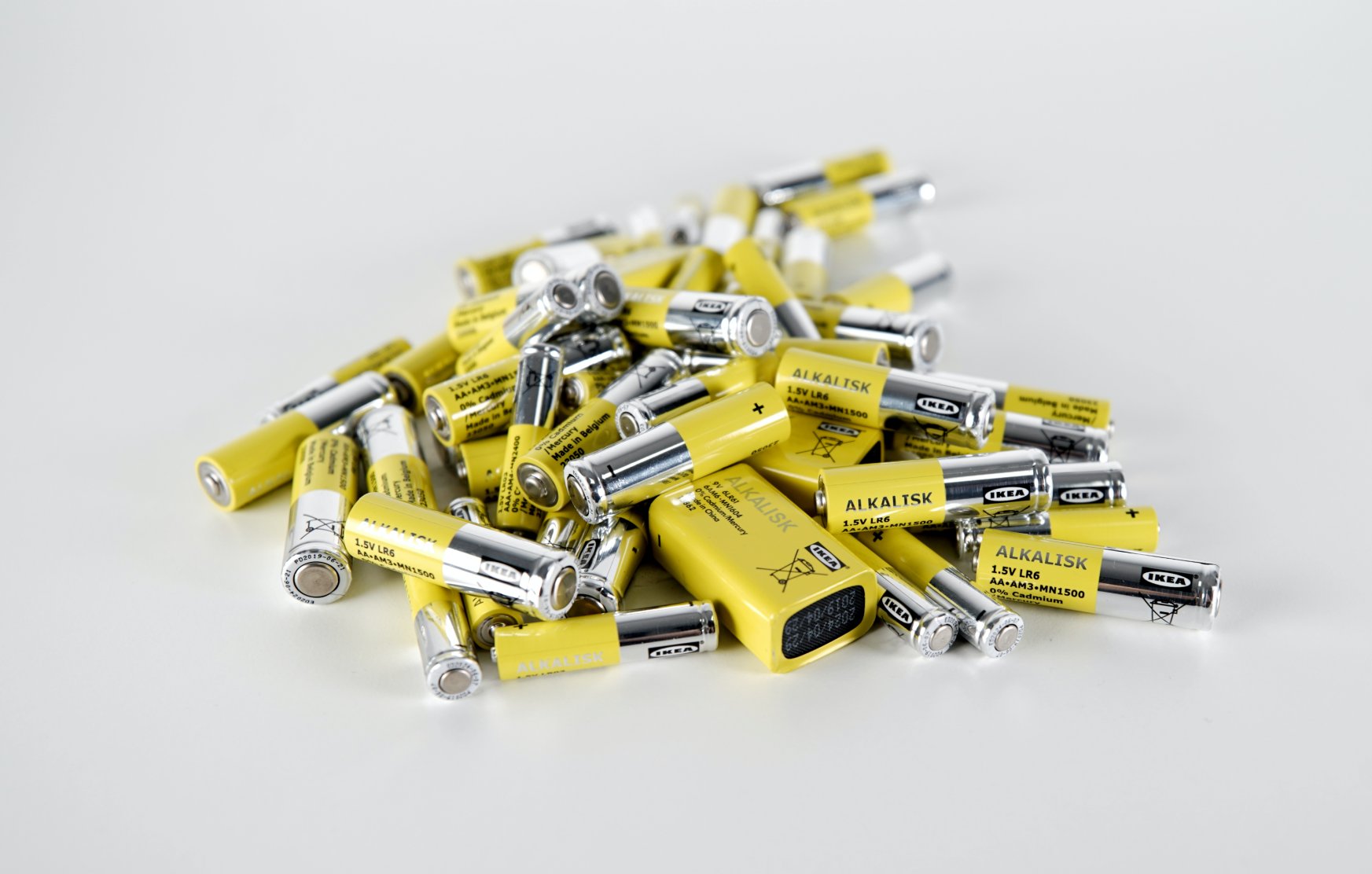 Ikea alkalisk znikną z oferty. Pozostaną w niej akumulatory Ikea LADDA.