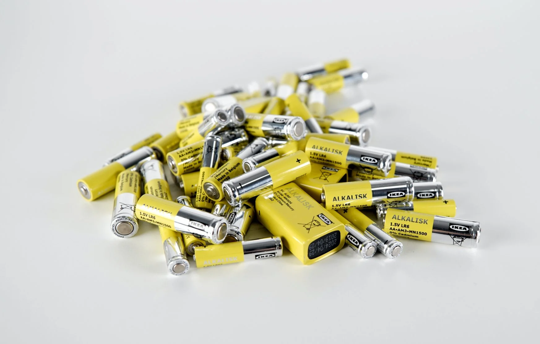 Ikea alkalisk znikną z oferty. Pozostaną w niej akumulatory Ikea LADDA. 