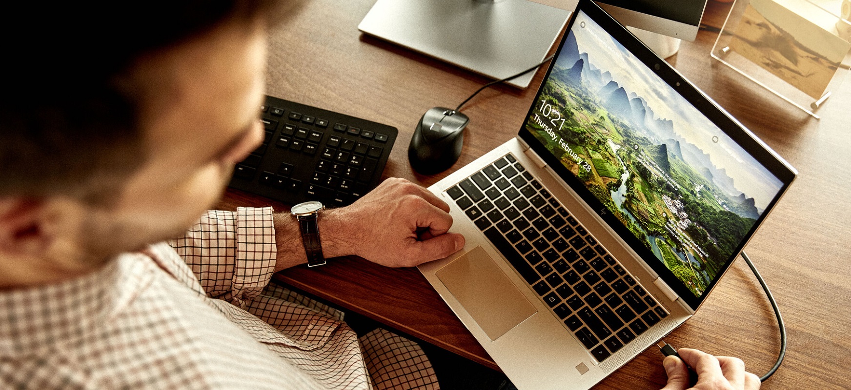 Praca zdalna w czasach koronawirusa. Laptopy mają być elastycznie, ale bez kompromisów