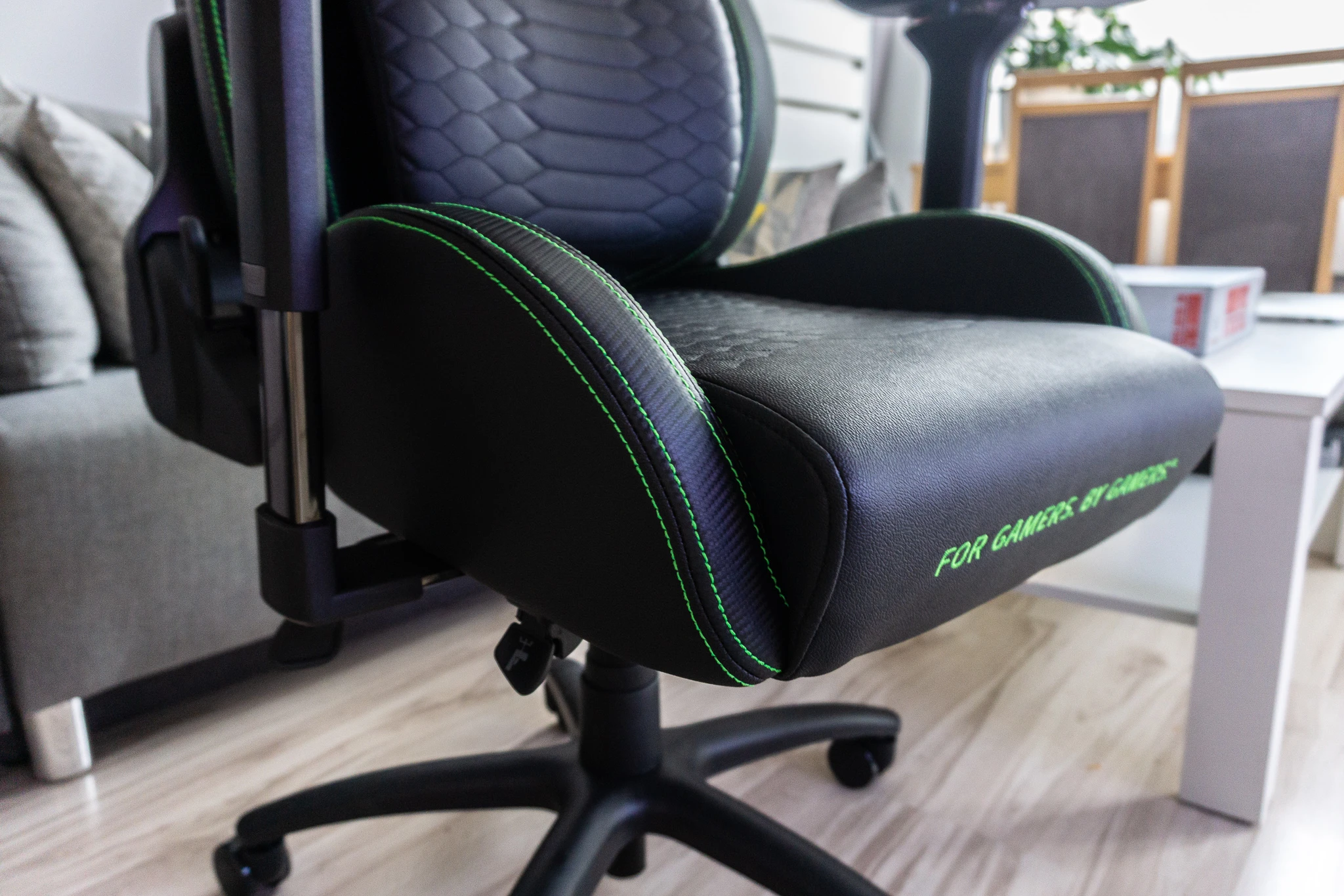Recenzja fotela Razer Iskur - już się nie garbię