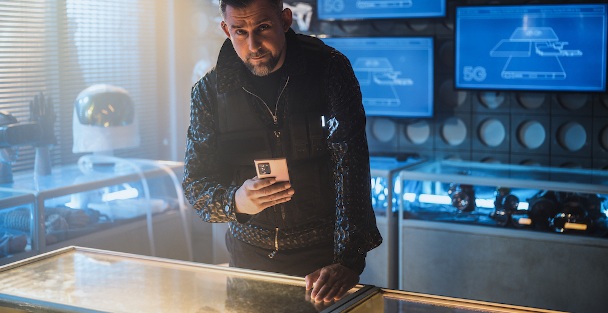 Sokół w klimacie Cyberpunka 2077. Nowy spot Samsunga ma klimat